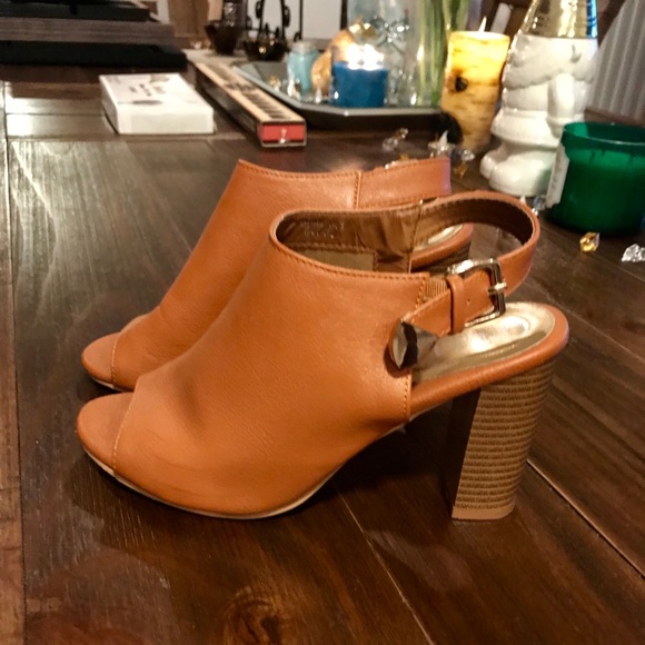 Shoes - Tan Leather Peep Toe sling back heels - Size 6.5!